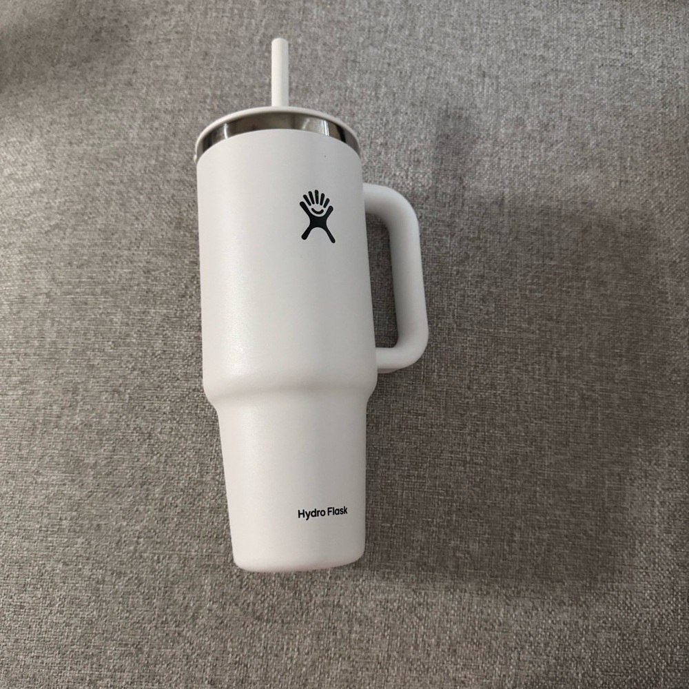 New without tags- Hydro Flask White Tumbler with Handle 40oz